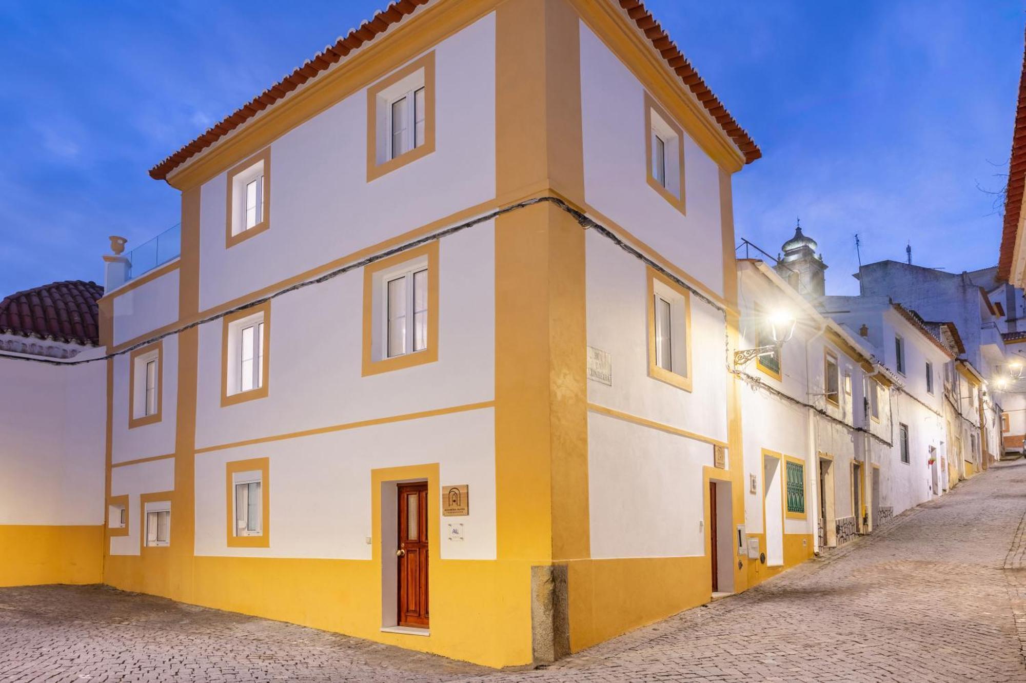 Azinheira Suites Townhouse - Alojamento Turistico (Adults Only) Elvas Exterior photo